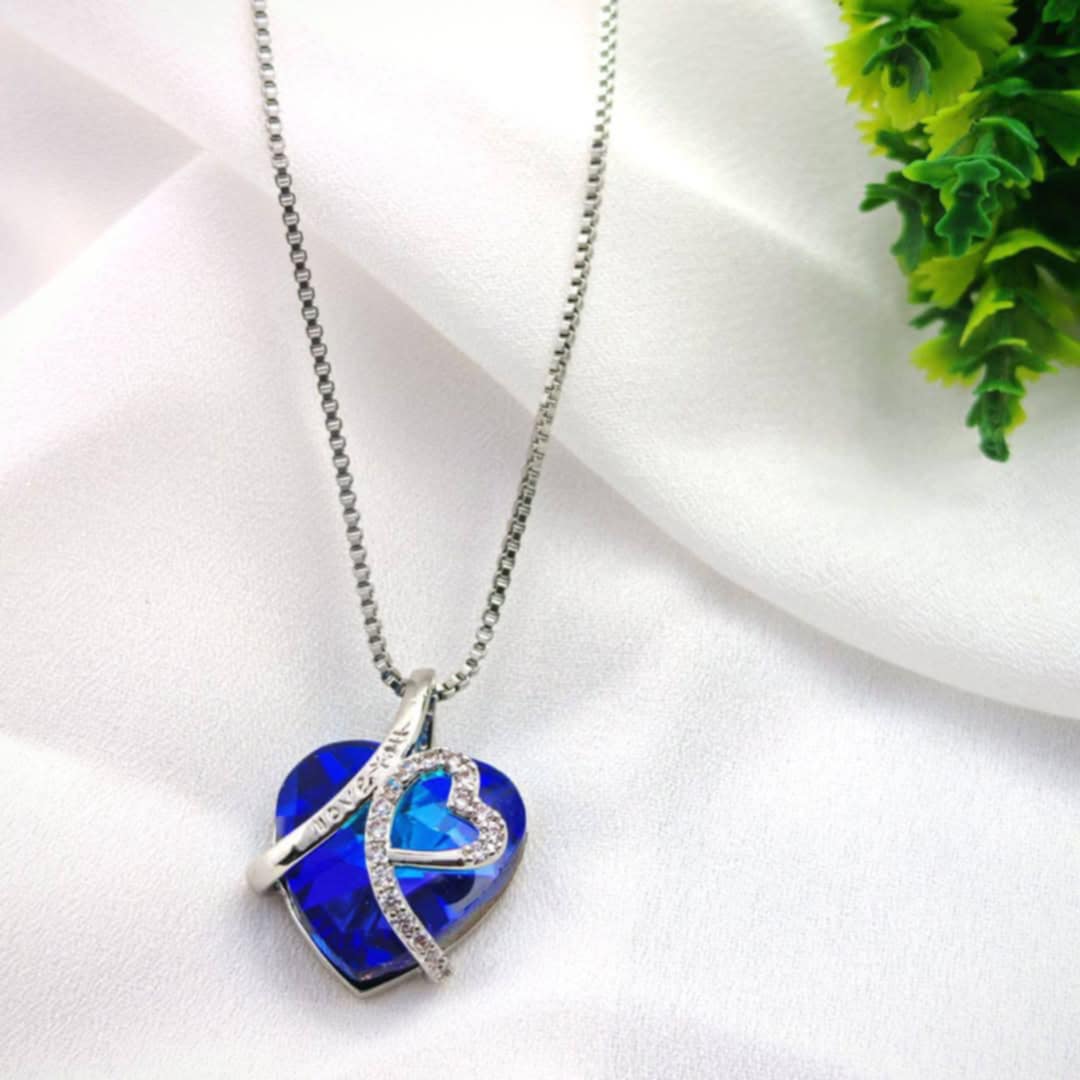 قلادة الكريستال على شكل قلب ❤️